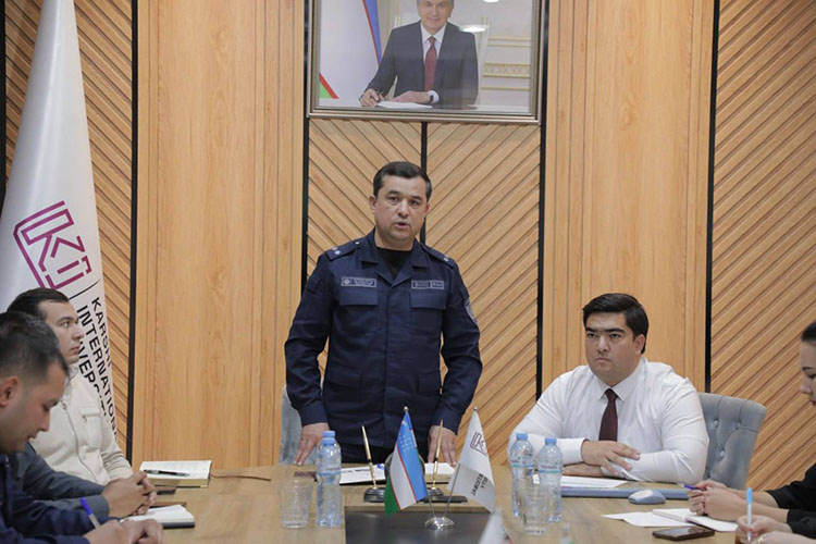 Qarshi xalqaro universitetida talaba xavfsizligi bo‘yicha muhim yig‘ilish o‘tkazildi — фото 1