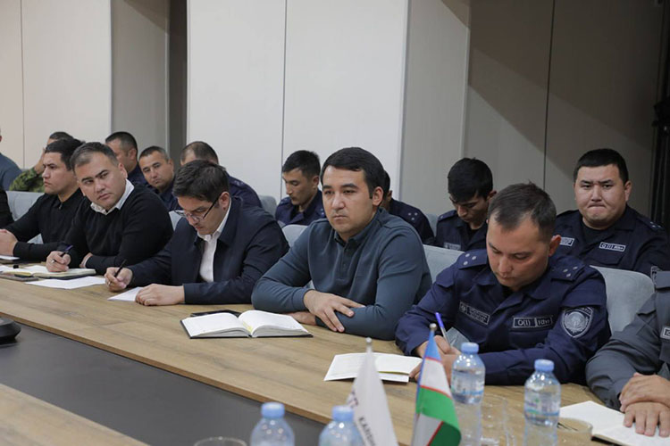 Qarshi xalqaro universitetida talaba xavfsizligi bo‘yicha muhim yig‘ilish o‘tkazildi — фото 3